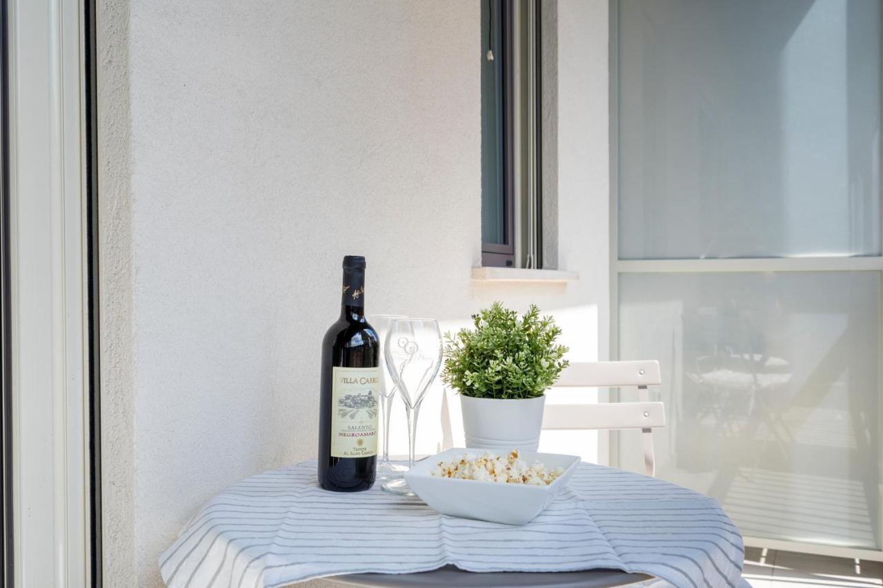 Twelve12 - Universita & Stazione Aparment Bari Exterior foto